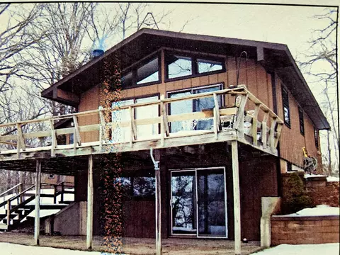 14 Persimmon Dr, Galena, IL 61036