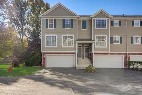 2321 Hudson Cir, Aurora, IL 60502