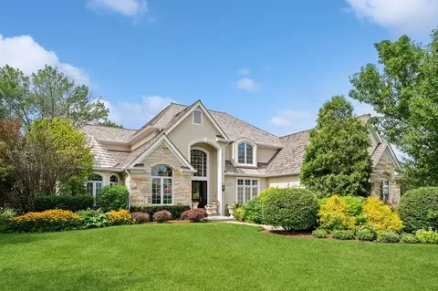 29040 Spoon Ct, Mundelein, IL 60060