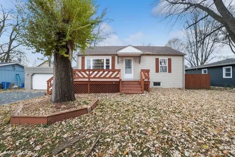137 Beck Ave, South Elgin, IL 60177