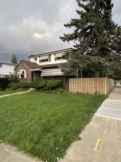 8859 S Albany Ave, Evergreen Park, IL 60805