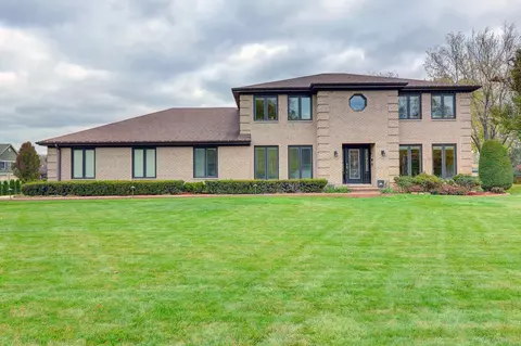 205 Thierry Ln, Prospect Heights, IL 60070