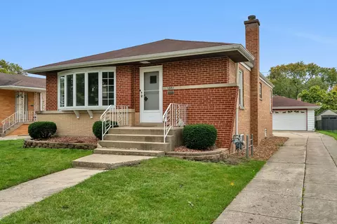 5301 Oak Center Dr, Oak Lawn, IL 60453