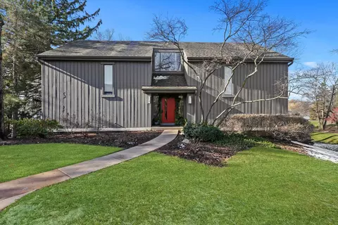 310 Hilltop Ct #D, Lake Barrington, IL 60010