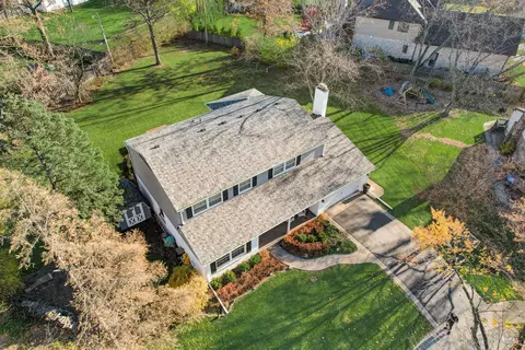 Exterior - 975 Hunter Ct, Deerfield, IL 60015 photo 6 of 15