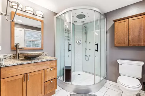 Bath - 975 Hunter Ct, Deerfield, IL 60015 photo 2 of 3