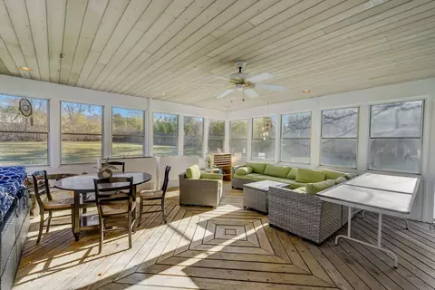 Living - 975 Hunter Ct, Deerfield, IL 60015 photo 3 of 3