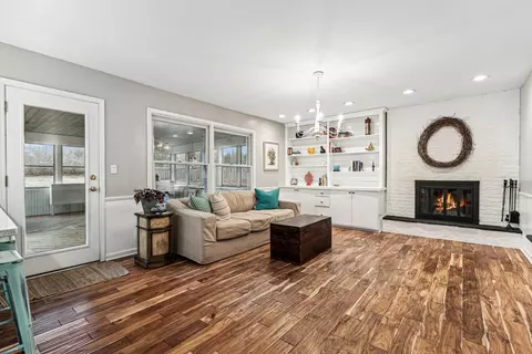 Living - 975 Hunter Ct, Deerfield, IL 60015 photo 1 of 3