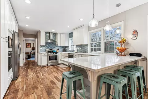 Kitchen - 975 Hunter Ct, Deerfield, IL 60015 photo 2 of 3