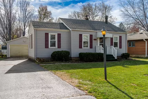 327 Wallace Ave, Machesney Park, IL 61115