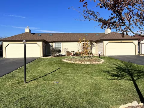 240 Whitewood Dr, Streamwood, IL 60107