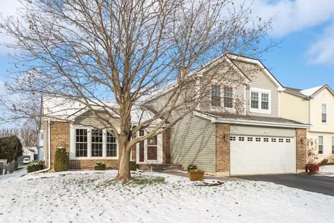 27 W060 Sycamore Ln, Winfield, IL 60190