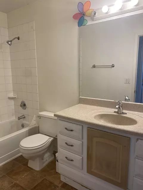 727 Hill Ave, Elgin, IL 60120 photo 14