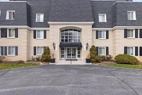5548 Spring Brook Rd #104, Rockford, IL 61114
