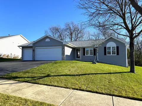7159 Wimbledon Rd, Machesney Park, IL 61115