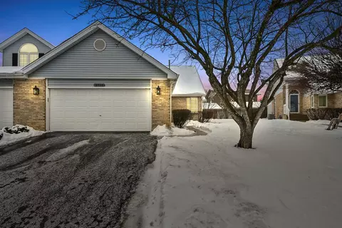 9734 W 154th St, Orland Park, IL 60462