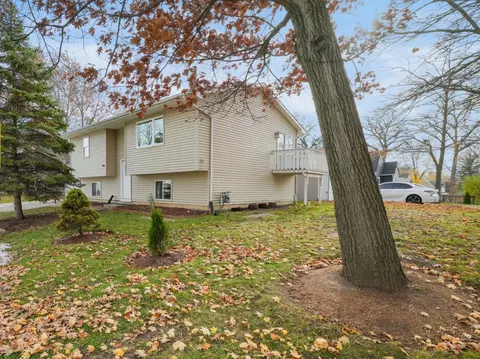335 N Prospect Dr, Round Lake Park, IL 60073