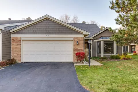 1426 James Ct #124A, Libertyville, IL 60048