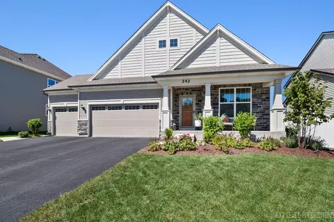 242 S Pointe Ave, South Elgin, IL 60177