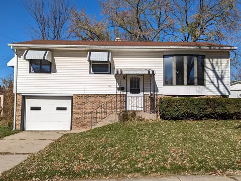 1264 W Staver St, Freeport, IL 61032