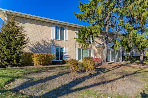 1830 W Surrey Park Ln #1B, Arlington Heights, IL 60005