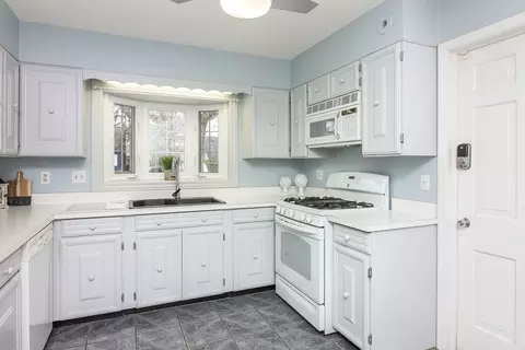 1409 E Thomas Rd, Wheaton, IL 60187 photo 8