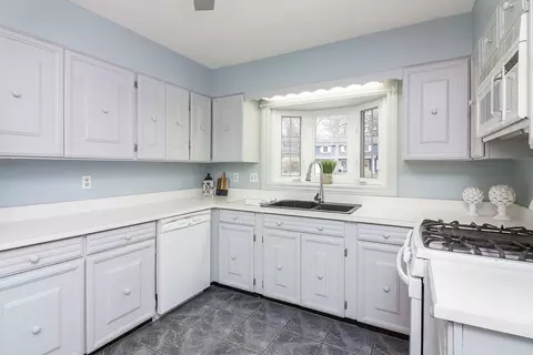 1409 E Thomas Rd, Wheaton, IL 60187 photo 9