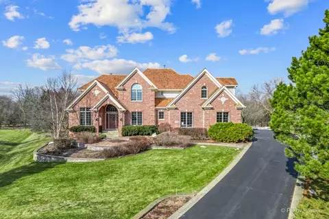 23186 Gray Barn Ct, Lake Barrington, IL 60010