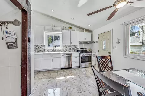 921 E Crockett Ave, Addison, IL 60101 photo 9