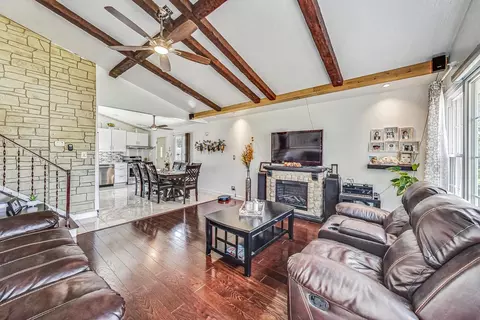 921 E Crockett Ave, Addison, IL 60101 photo 3