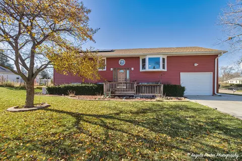 1121 Cherry St, Lake In The Hills, IL 60156