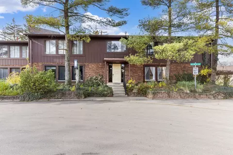1312 Cass Lane West Ln #201, Westmont, IL 60559