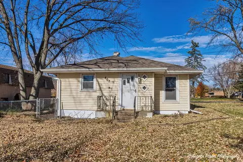 407 Cedar St, Lake In The Hills, IL 60156