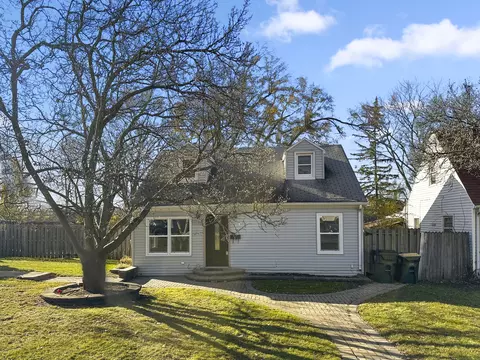 318 Brierhill Dr, Round Lake Park, IL 60073