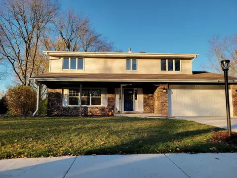 24 W660 Lakewood Dr, Naperville, IL 60540