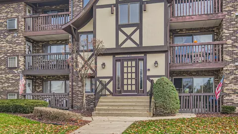 13745 Lamon Ave #104, Crestwood, IL 60445