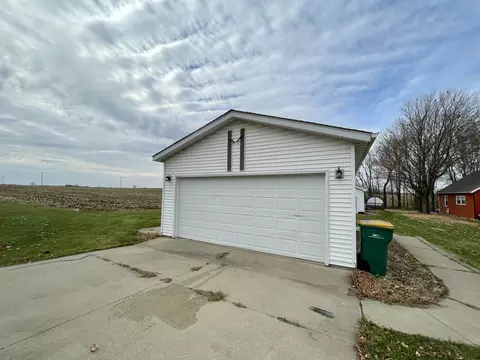 415 S Saint Paul St, Mark, IL 61340 photo 15