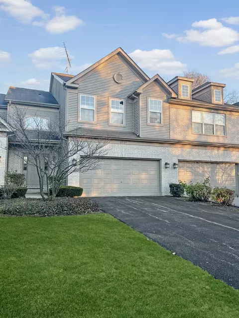 2727 Cobblestone Dr #B, Crystal Lake, IL 60012