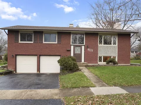 6529 Maxwell Dr, Woodridge, IL 60517