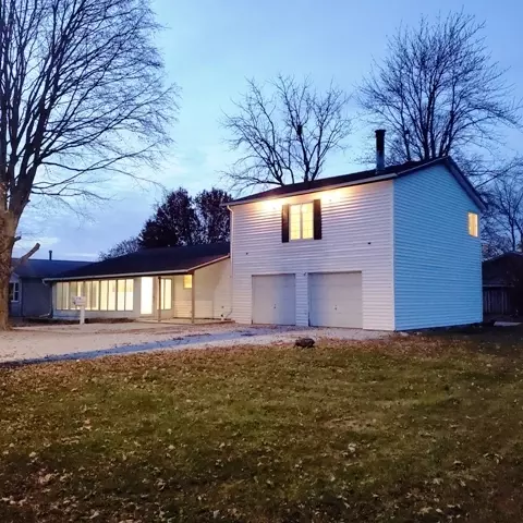 325 E Park Ct, Gilman, IL 60938