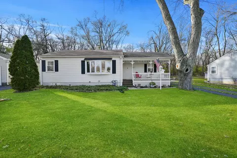5613 Meadow Hill Ln, Mchenry, IL 60051