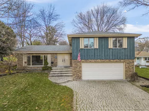 196 Grandview Ave, Glen Ellyn, IL 60137