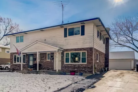 516 North Ave, Antioch, IL 60002