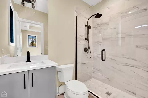 Bath - 2532 Glenview Rd, Glenview, IL 60025 photo 2 of 4