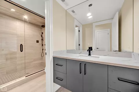 Bath - 2532 Glenview Rd, Glenview, IL 60025 photo 4 of 4