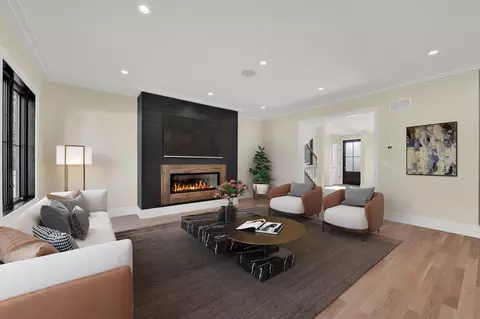 Living - 2532 Glenview Rd, Glenview, IL 60025 photo 2 of 4