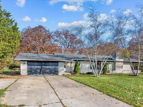 3708 Hawthorne St, Harvard, IL 60033