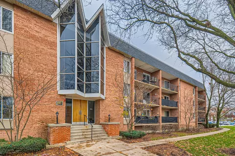 1060 N Mill St #312, Naperville, IL 60563