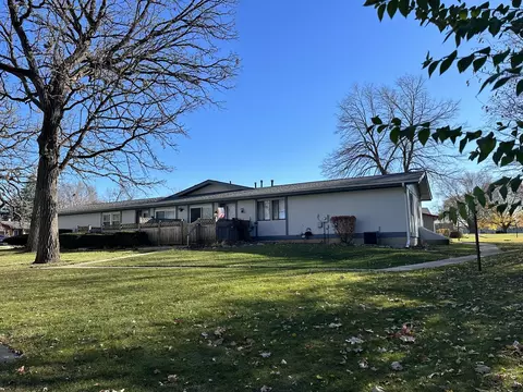 907 Royal Dr #2B, Mchenry, IL 60050