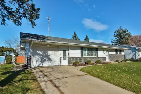 504 Glenwood Dr, Belvidere, IL 61008